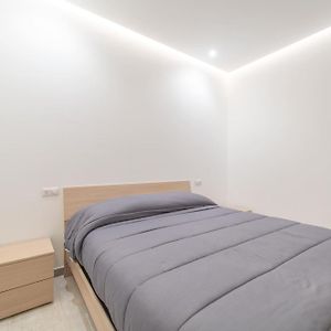 Deluxe Double Room Shower